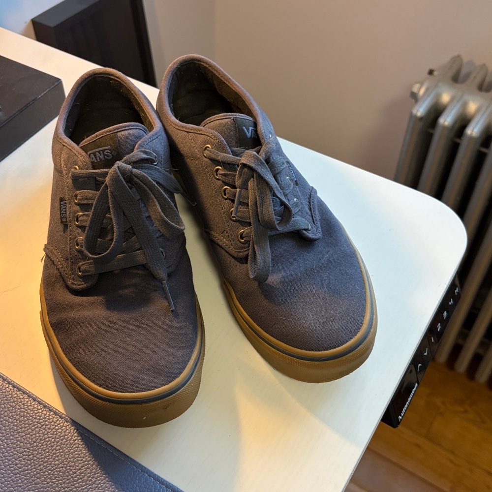 Vans Atwood sneakers in blue with brown gum sole men’s 11.5